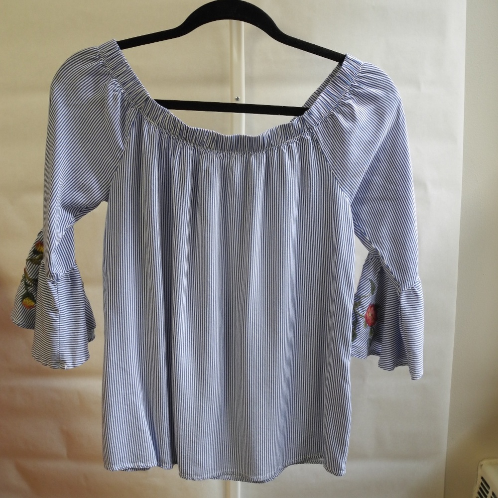 Off-Shoulder Bell Sleeve Top w/ Embroidered Sleeve - Picture 6 of 7